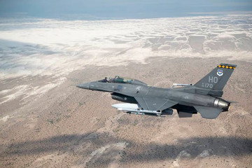 Tiêm kích F-16 của Mỹ bị rơi gần căn cứ không quân