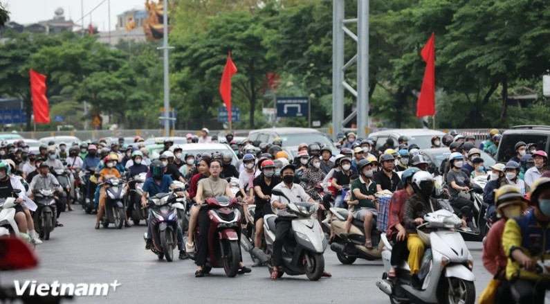 traffic builds up as people return to work after five-day holiday picture 9