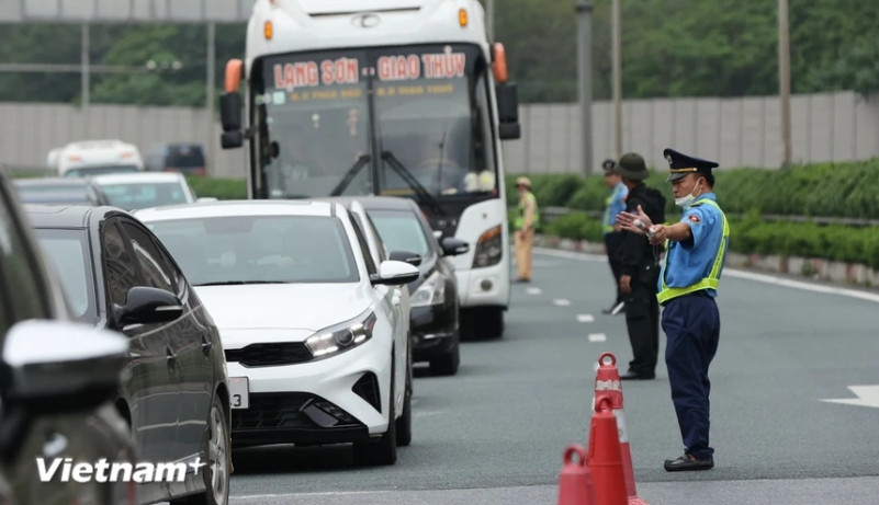 traffic builds up as people return to work after five-day holiday picture 10
