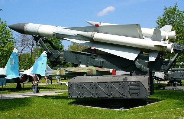 Ukraine hồi sinh tên lửa S-200 lỗi thời để tấn công khí tài có giá trị của Nga