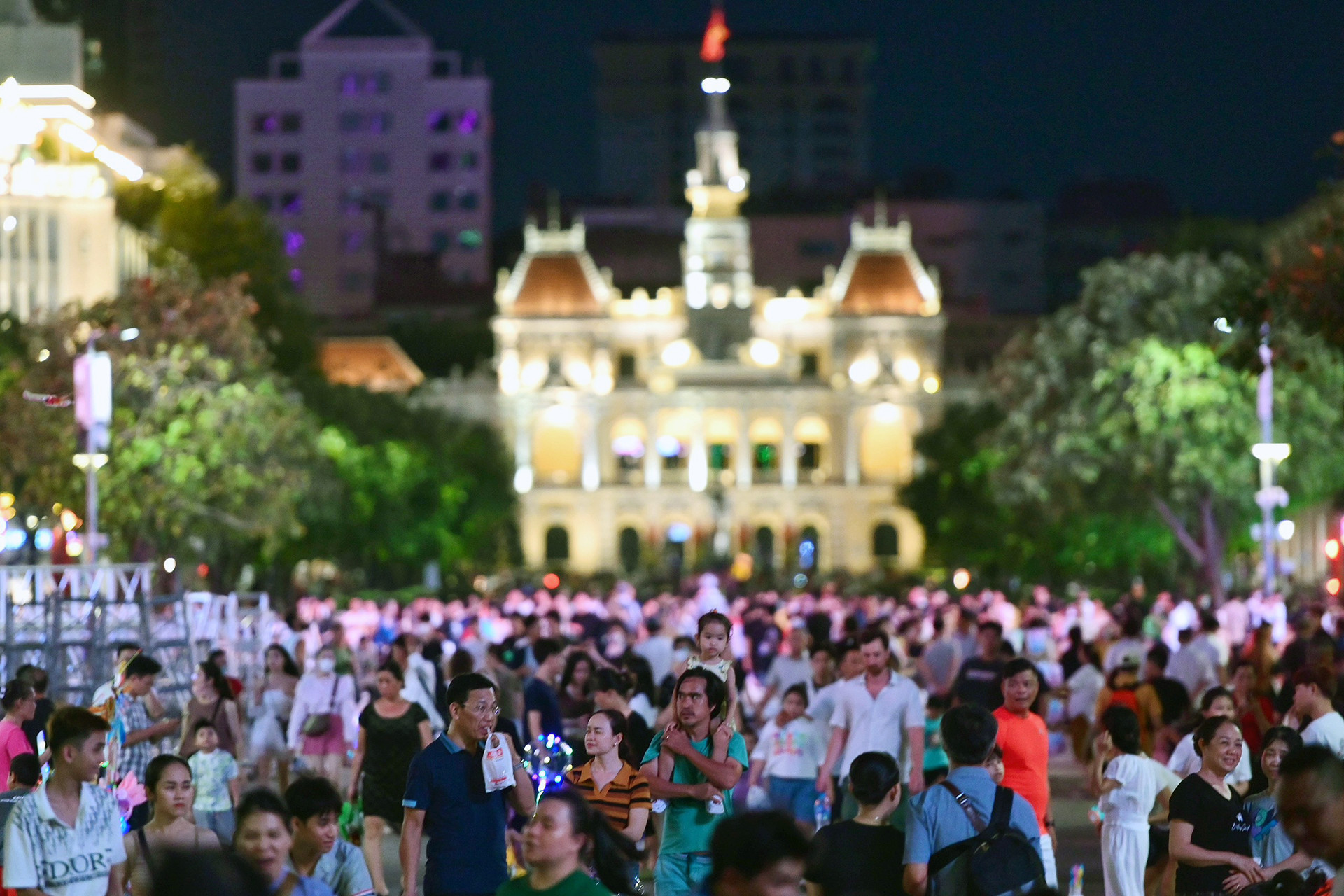 cho xem phao hoa 304 904.jpg