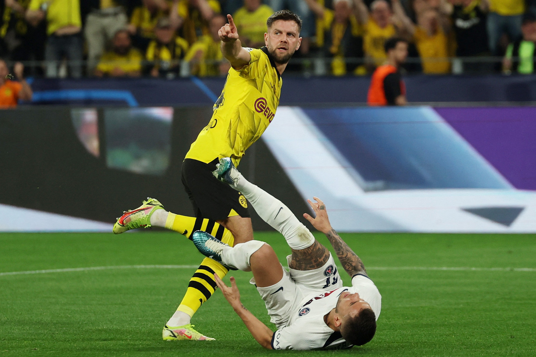 fullkrug dortmund psg.jpg