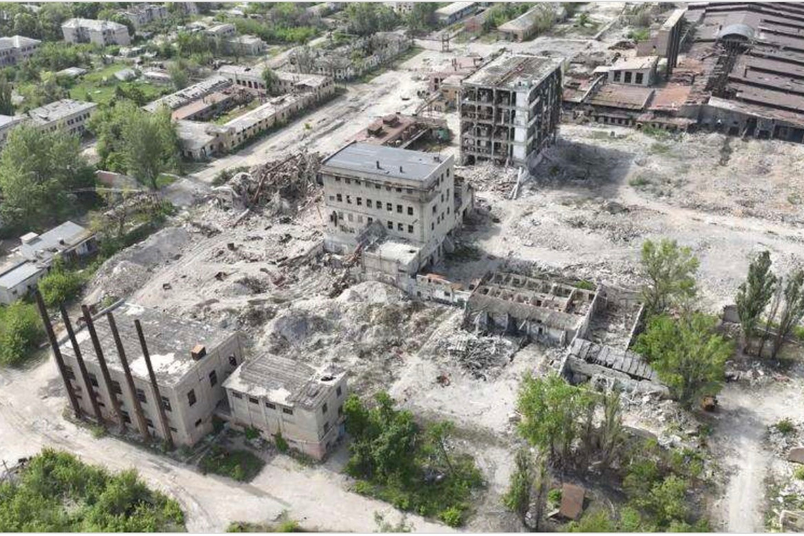  Hình ảnh thành phố chiến lược Ukraine hoang tàn sau các đợt bắn phá của Nga 