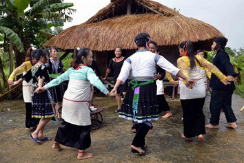 Impressive mass art movement of Mang people in Trung Chai