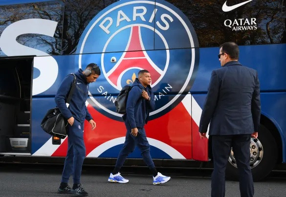 mbappe xe bus psg.jpg