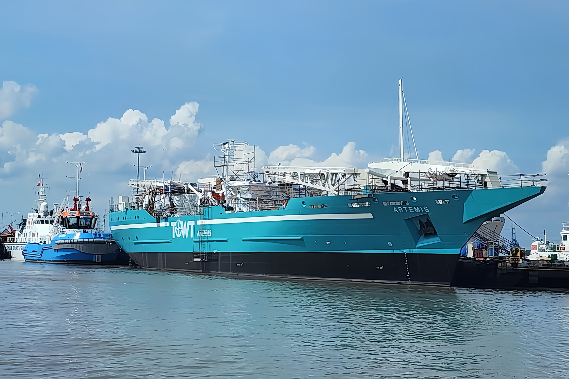 xuong dong tau quan doi.jpg