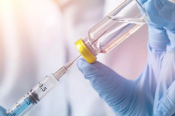 AstraZeneca thừa nhận vắc xin Covid-19 có thể gây cục máu đông, giảm tiểu cầu