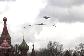 Dàn khí tài Nga tiến vào Moscow, sẵn sàng cho lễ duyệt binh Ngày Chiến thắng