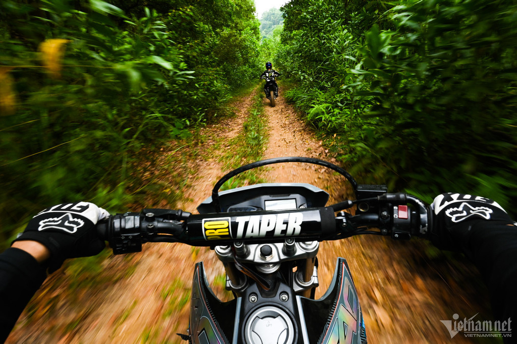 dua xe moto1.jpg