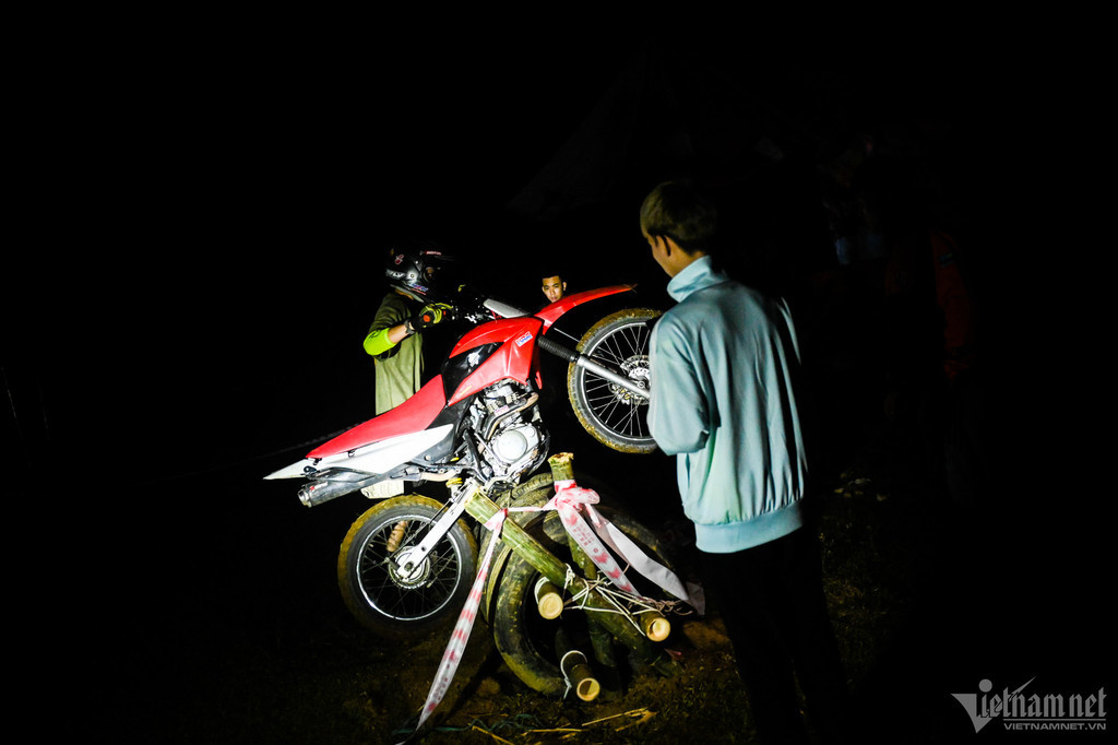 dua xe moto19.jpg