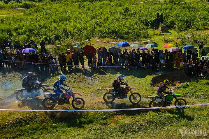 dua xe moto21.jpg