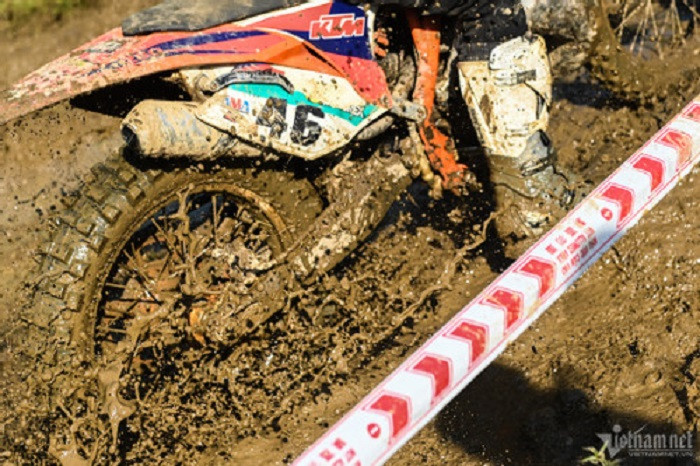dua xe moto34.jpg