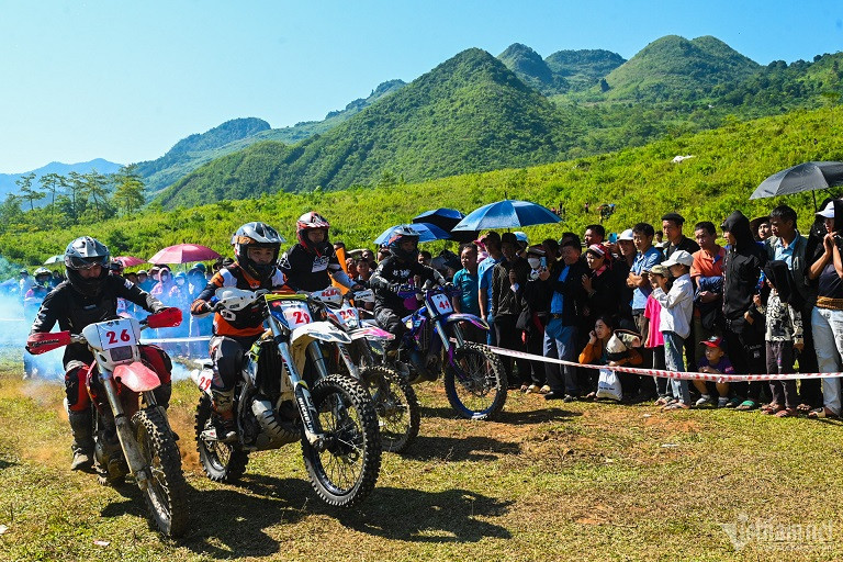 dua xe moto40.jpg