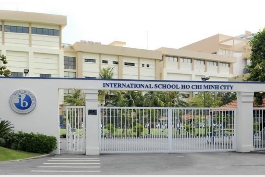 Giáo viên trường quốc tế phát sách có nội dung khiêu dâm cho học sinh