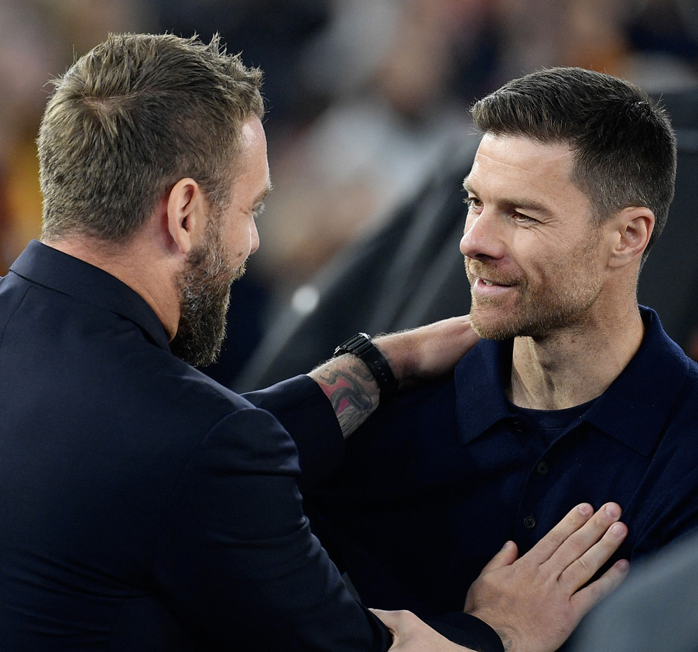 Bayer Leverkusen tiếp tục bay cao ở Europa League gmmldhhw0aaahpk.jpg