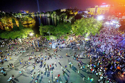 Hà Nội dự kiến cấm hội chợ, thể thao đông người ở phố đi bộ hồ Gươm