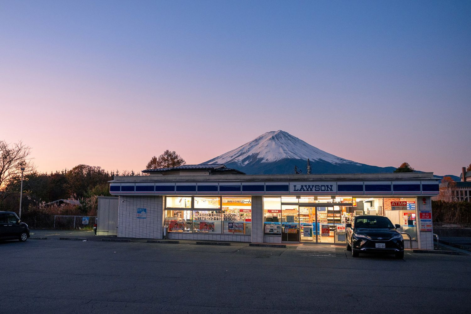 mt fuji behind lawson japan source istock 211559 2.jpg