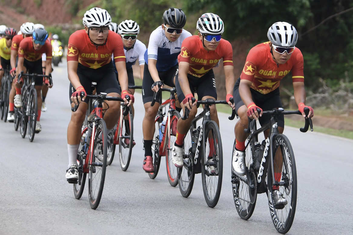 Nguyễn Minh Thiện 'xé’ áo Vàng giải đua xe đạp về Điện Biên Phủ 2024