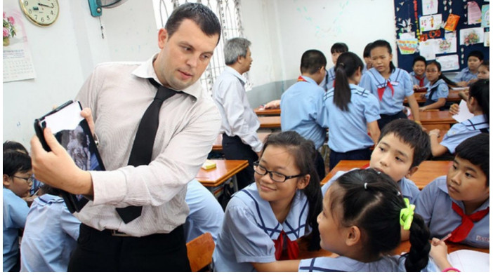 Viet Nam becomes more attractive to foreign workers- Ảnh 1.