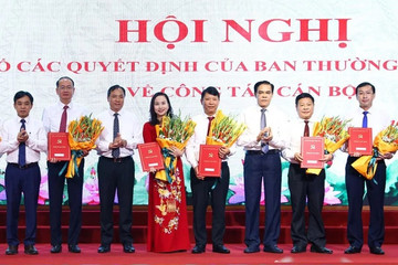 24 cán bộ sở, huyện ở Hà Tĩnh được luân chuyển