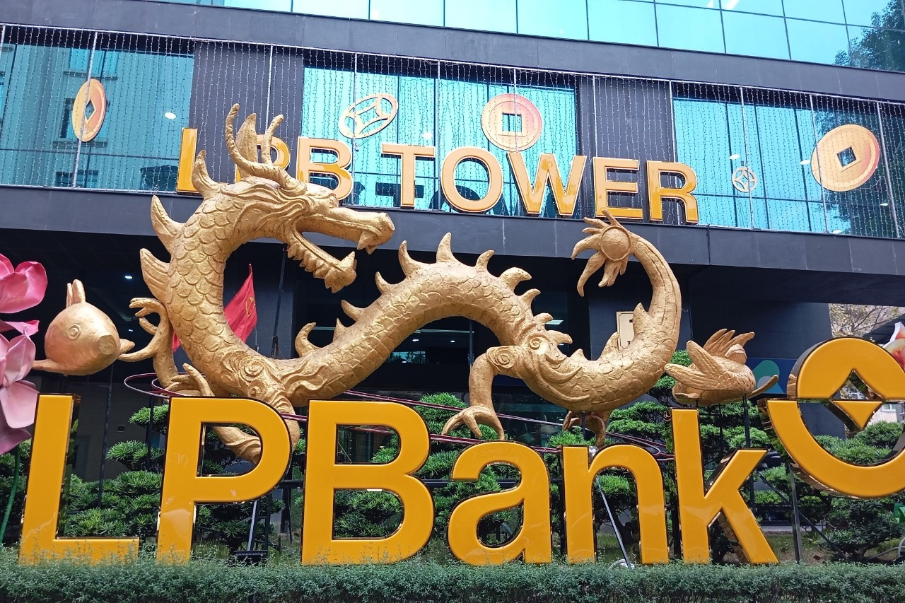 LPBank &apos;bẻ lái&apos;, đổi tên tiếng Anh thành Ngân hàng Fortune Vietnam