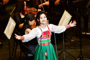 Nghe giọng opera số 1 Việt Nam hát 'Quê tôi giải phóng' và 'Du kích sông Thao'