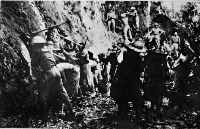 vna_potal_70_nam_chien_thang_dien_bien_phu_ca_nuoc_tap_trung_suc_manh_cho_mat_tran_dien_bien_phu__7268403 (2).jpg