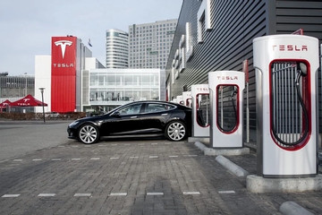 Những dấu hỏi sau đợt sa thải gây sốc của Tesla