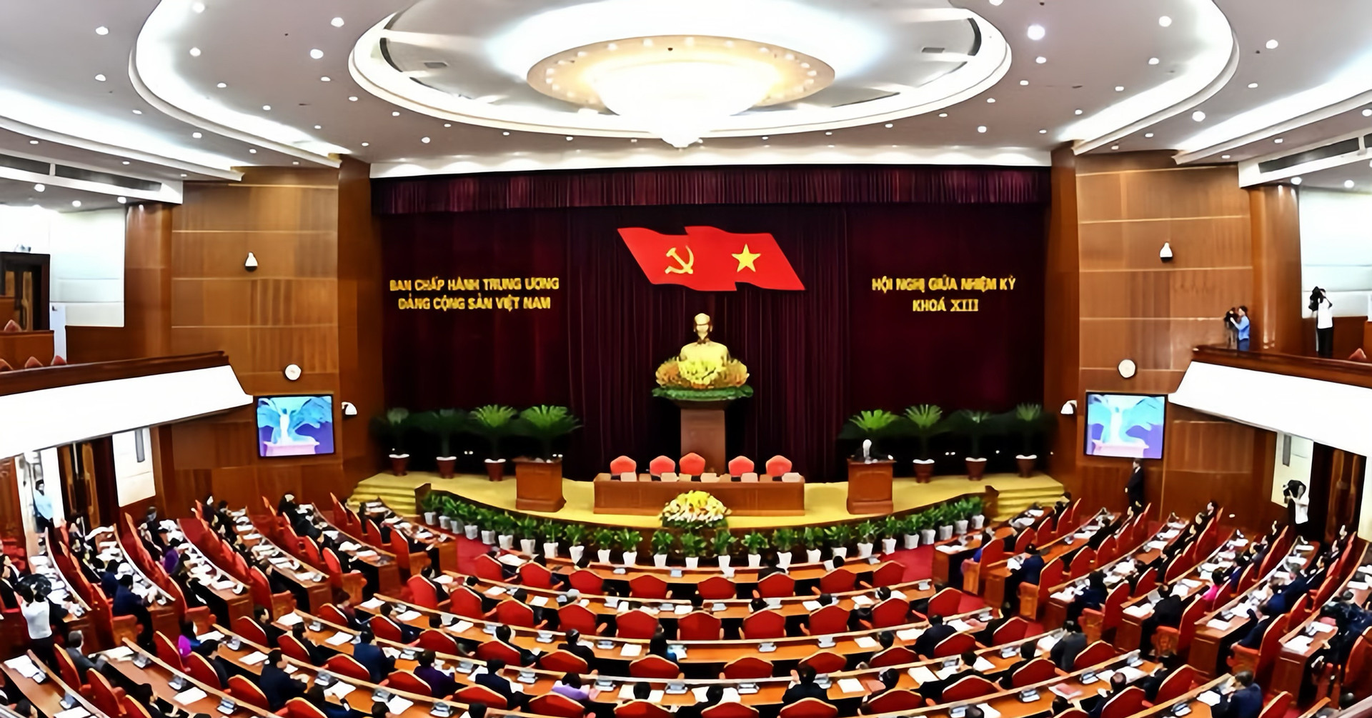 Thí điểm việc giao quyền, trách nhiệm cho người đứng đầu trong công tác cán bộ