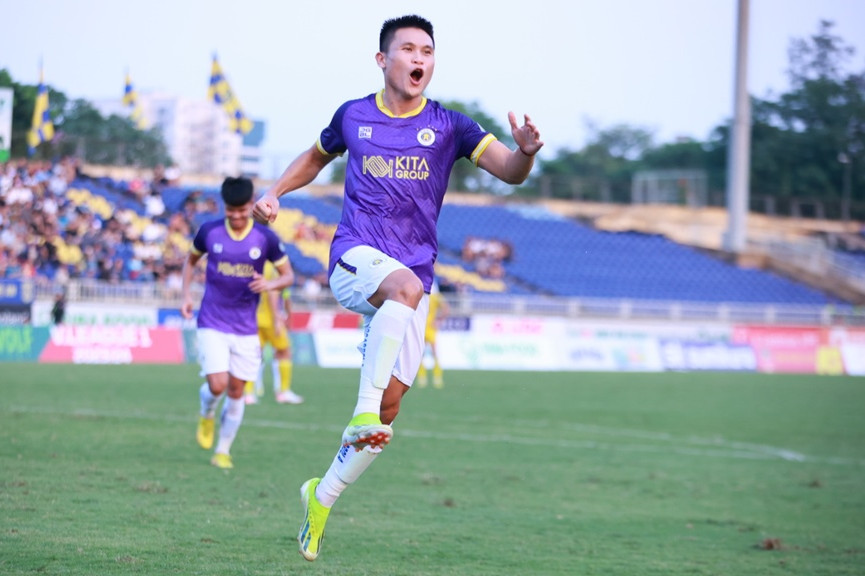 Tuấn Hải lập công, Hà Nội FC tuột chiến thắng trên sân Vinh