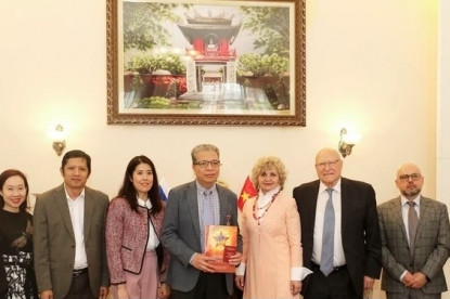 Vietnam, Russia seek joint literate, art projects