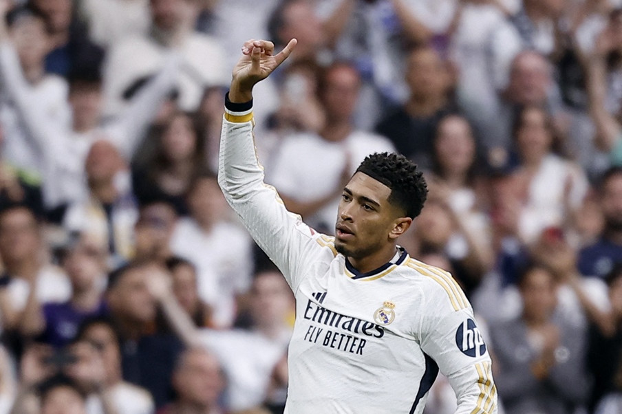 Barca giúp Real Madrid vô địch La Liga sớm 4 vòng đấu