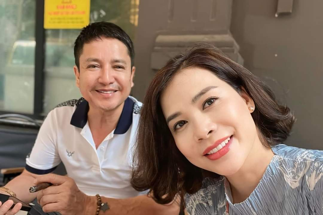 Chí Trung thư giãn bên bạn gái, con trai NSND Trần Nhượng khoe 'nàng thơ'