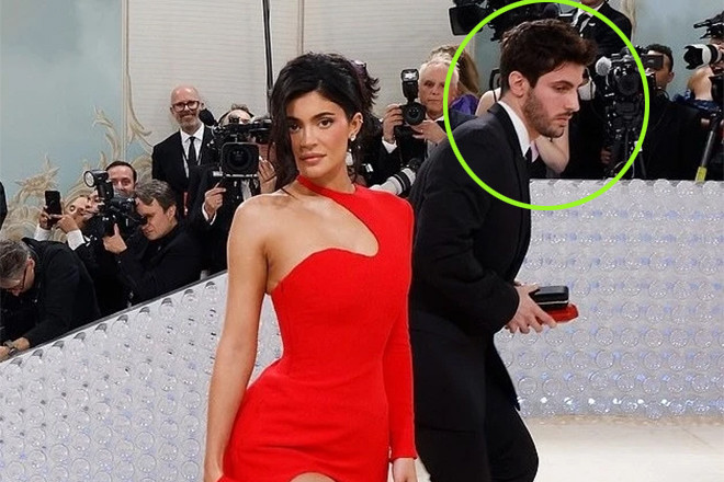 Nam người mẫu bị sa thải khỏi Met Gala vì quá điển trai