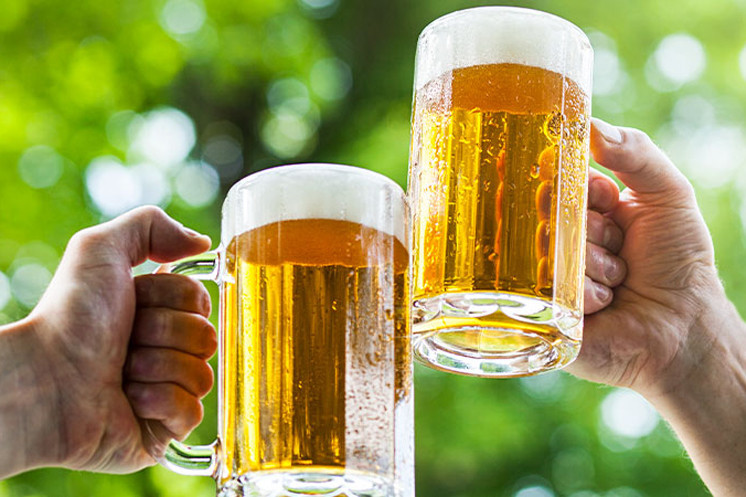 Siết chặt kiểm tra nồng độ cồn, hai 'ông lớn' ngành bia có kết quả trái ngược