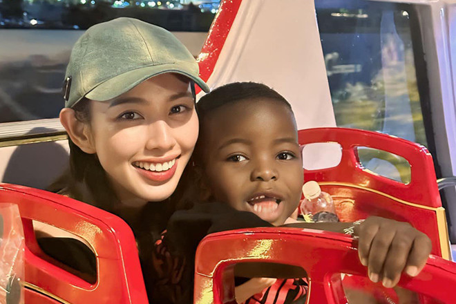 Thùy Tiên đưa Quang Linh Vlogs, Lôi Con dạo chơi khắp Sài Gòn