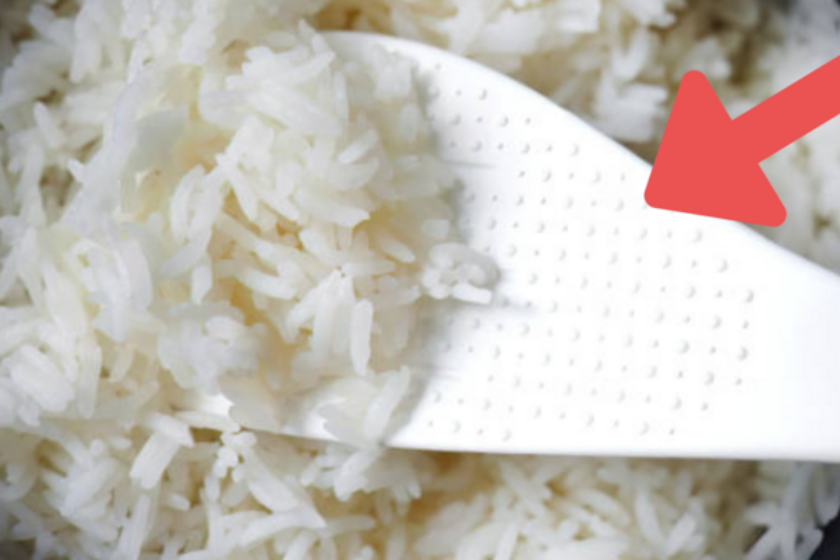Các chấm sần trên muȏi xới cơm trong nṑi cơm ᵭiện có tác dụng gì?