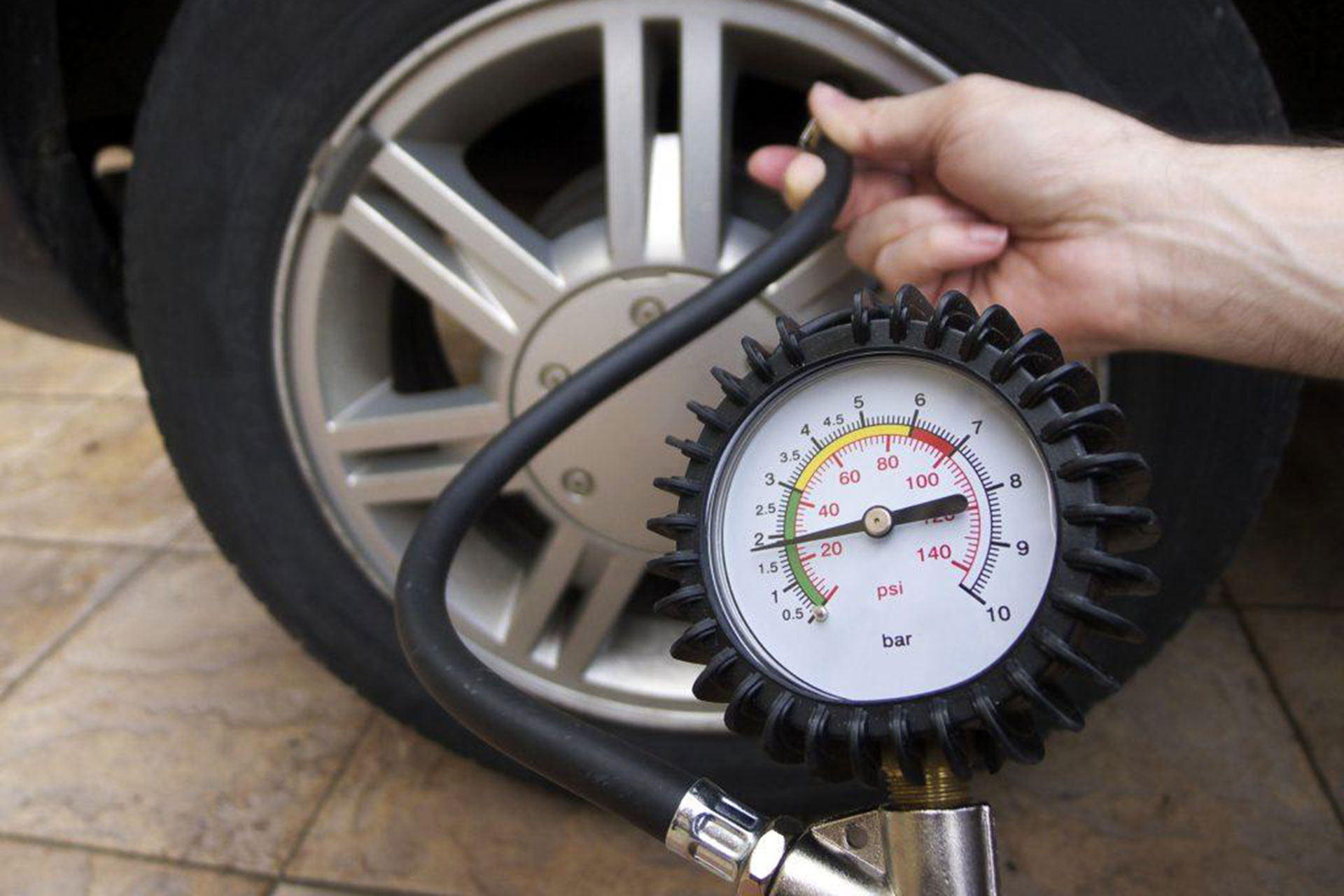 checking tire pressure 1024x768.jpg