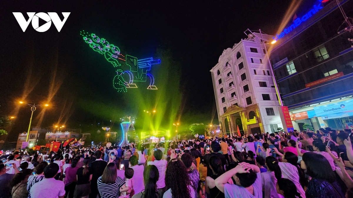 drone show lights up dien bien phu skies ahead of victory day ceremony picture 3