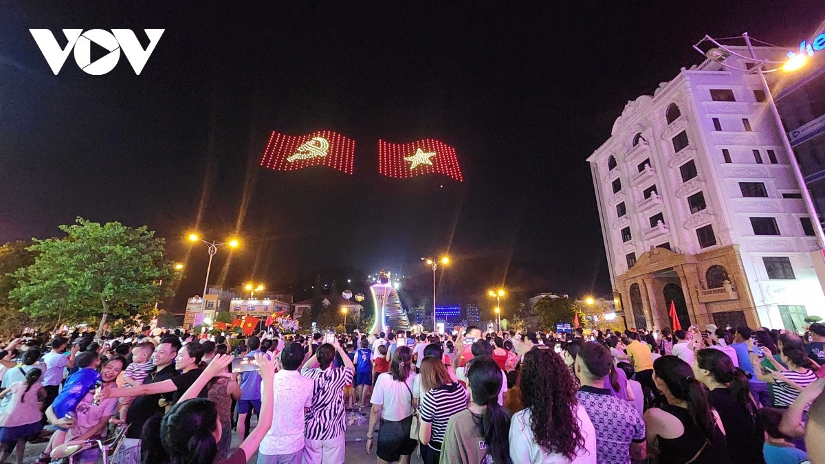 drone show lights up dien bien phu skies ahead of victory day ceremony picture 4
