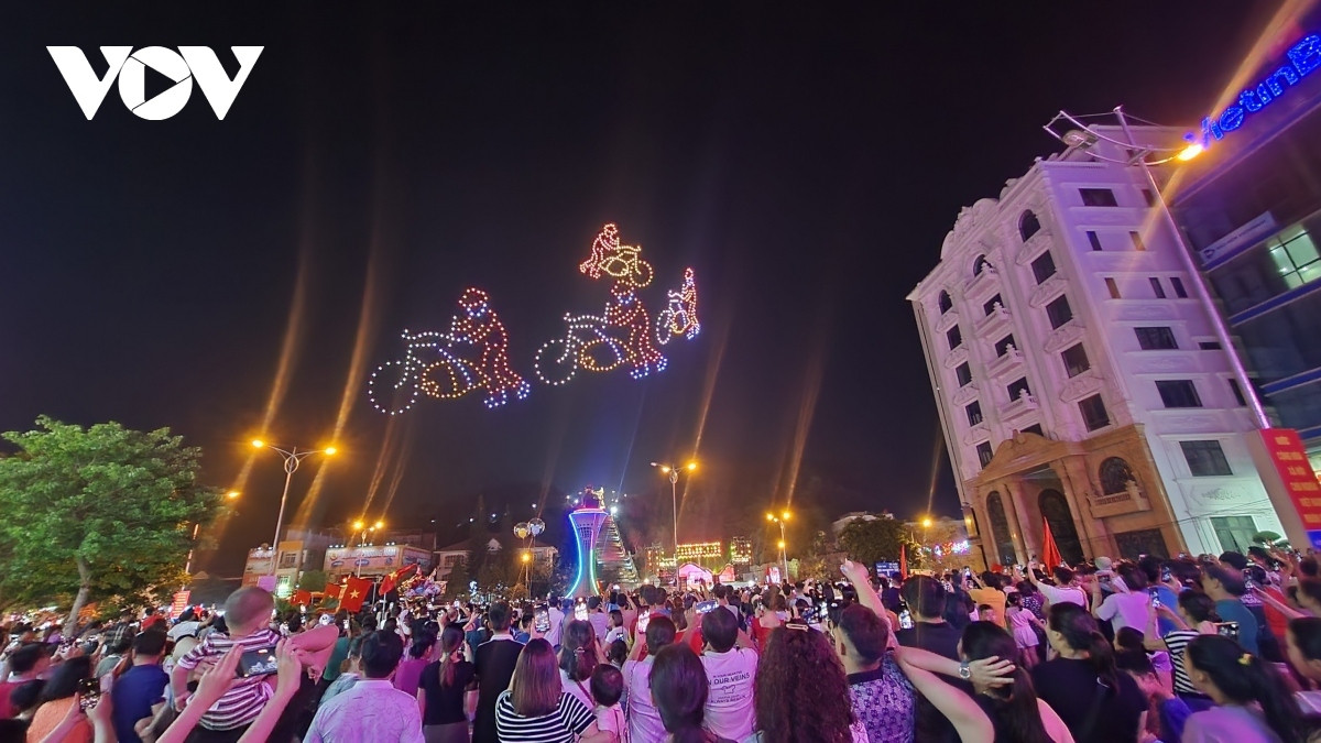 drone show lights up dien bien phu skies ahead of victory day ceremony picture 7