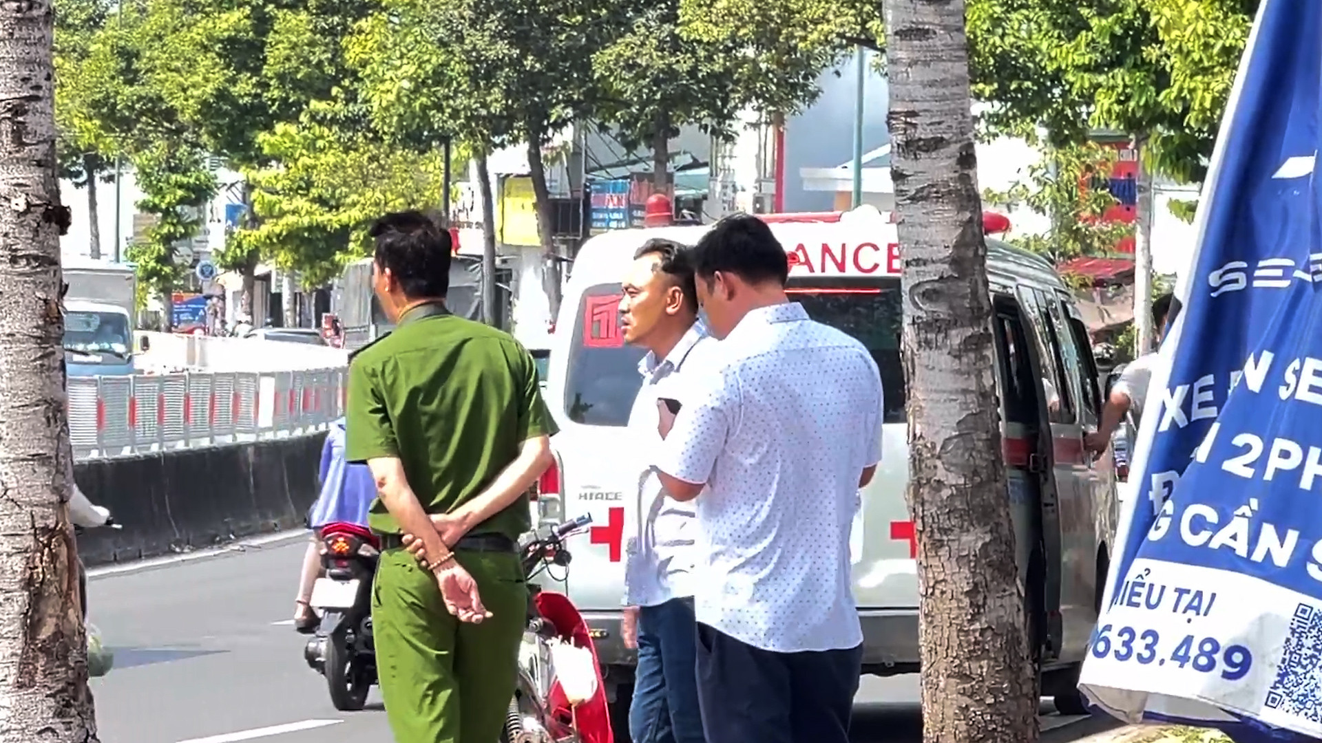 Người đàn ông nghi say rượu gục chết bên lề đường tại TP.HCM