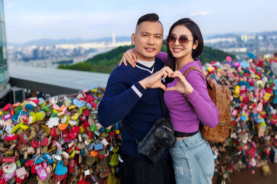 Hoa hậu Jennifer Phạm tinh nghịch dạo chơi Hàn Quốc với chồng doanh nhân