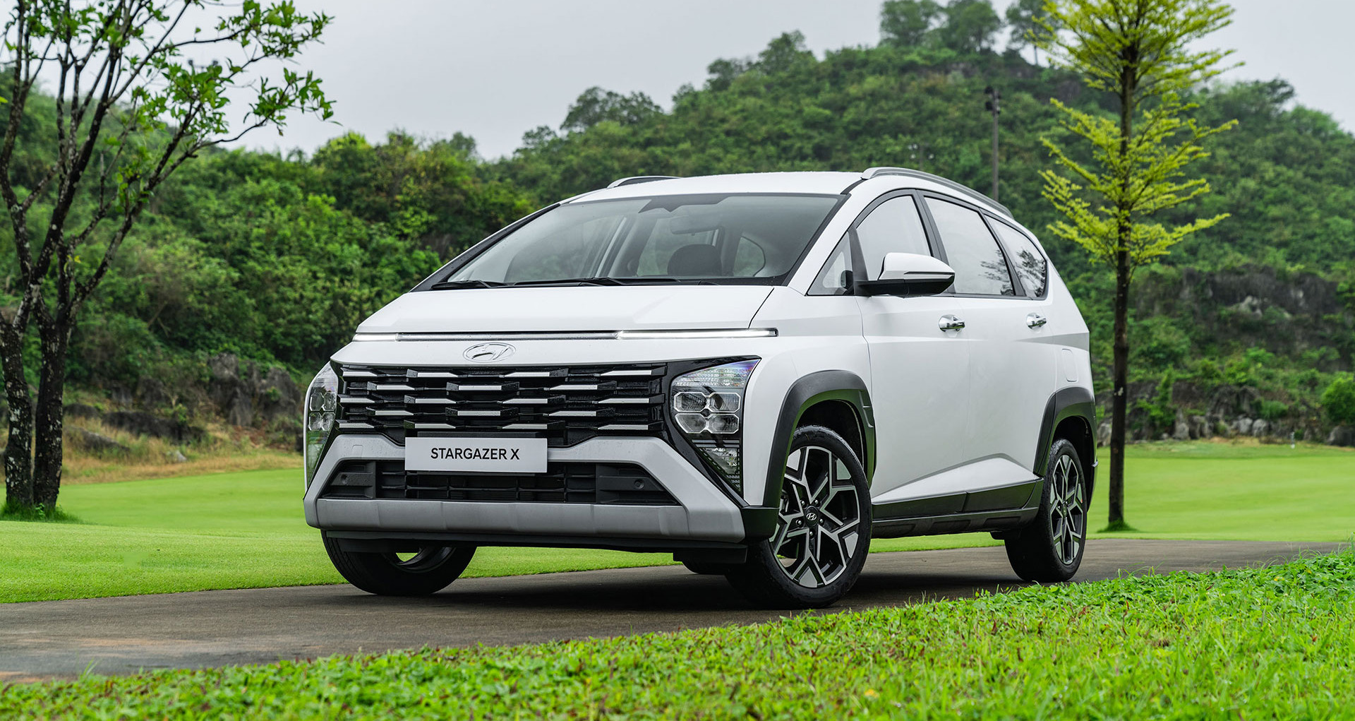 hyundai stargazer x gia duoi 600 trieu dong quyet bam duoi mitsubishi xpander 299.jpeg