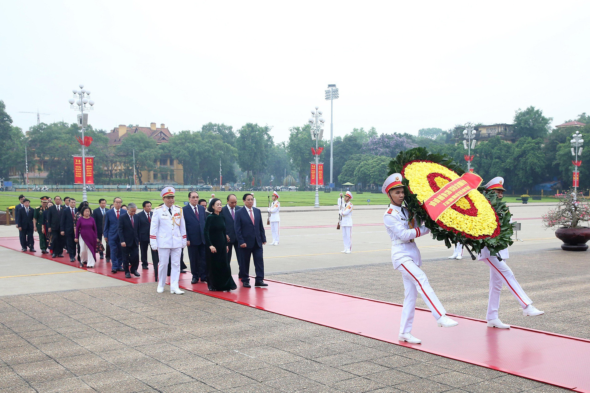 Lãnh đạo Đảng, Nhà nước vào Lăng viếng Chủ tịch Hồ Chí Minh