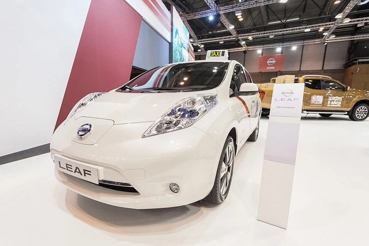 nissan leaf taxi.webp