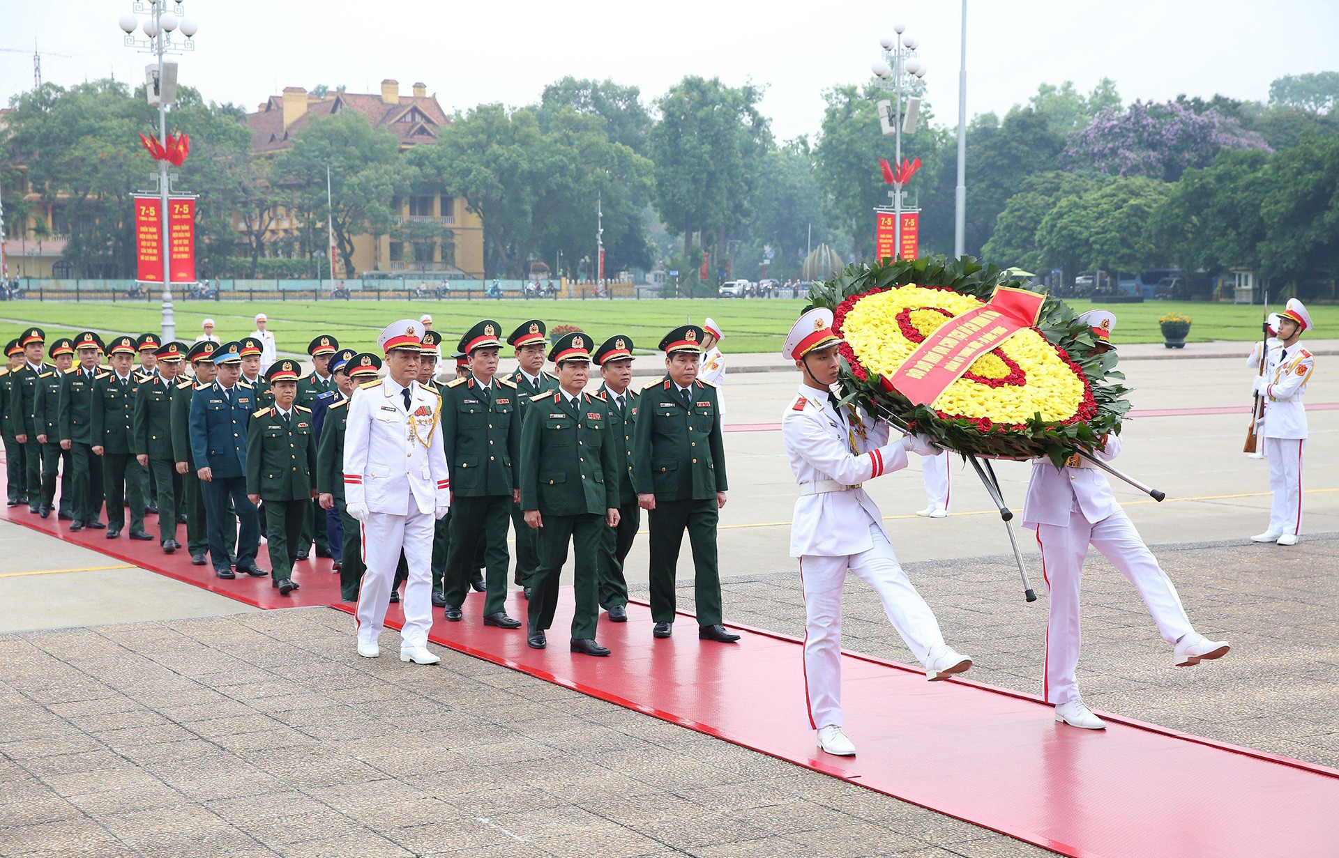 Party And State Leaders Pay Tribute To President Ho Chi Minh