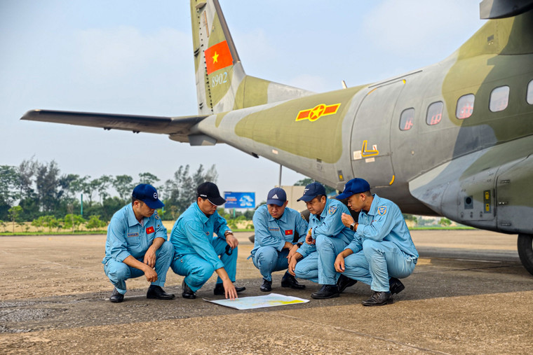 Phi công không quân kể hành trình đưa máy bay vận tải chiến lược tới Điện Biên