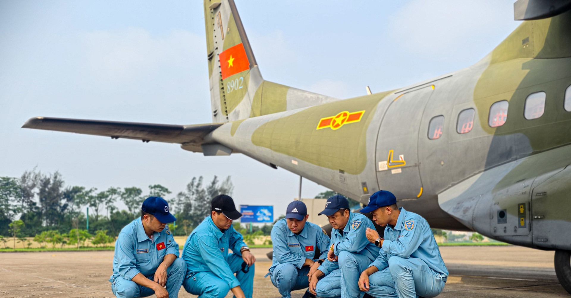 Phi công không quân kể hành trình đưa máy bay vận tải chiến lược tới Điện Biên