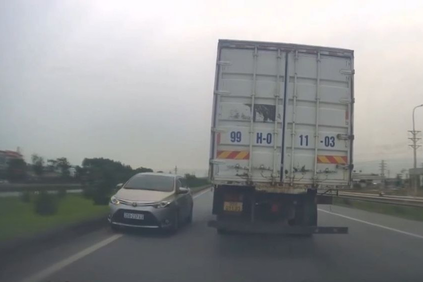 Tài xế đi ngược chiều cao tốc Hà Nội - Bắc Giang nêu lý do &apos;không biết đường&apos;